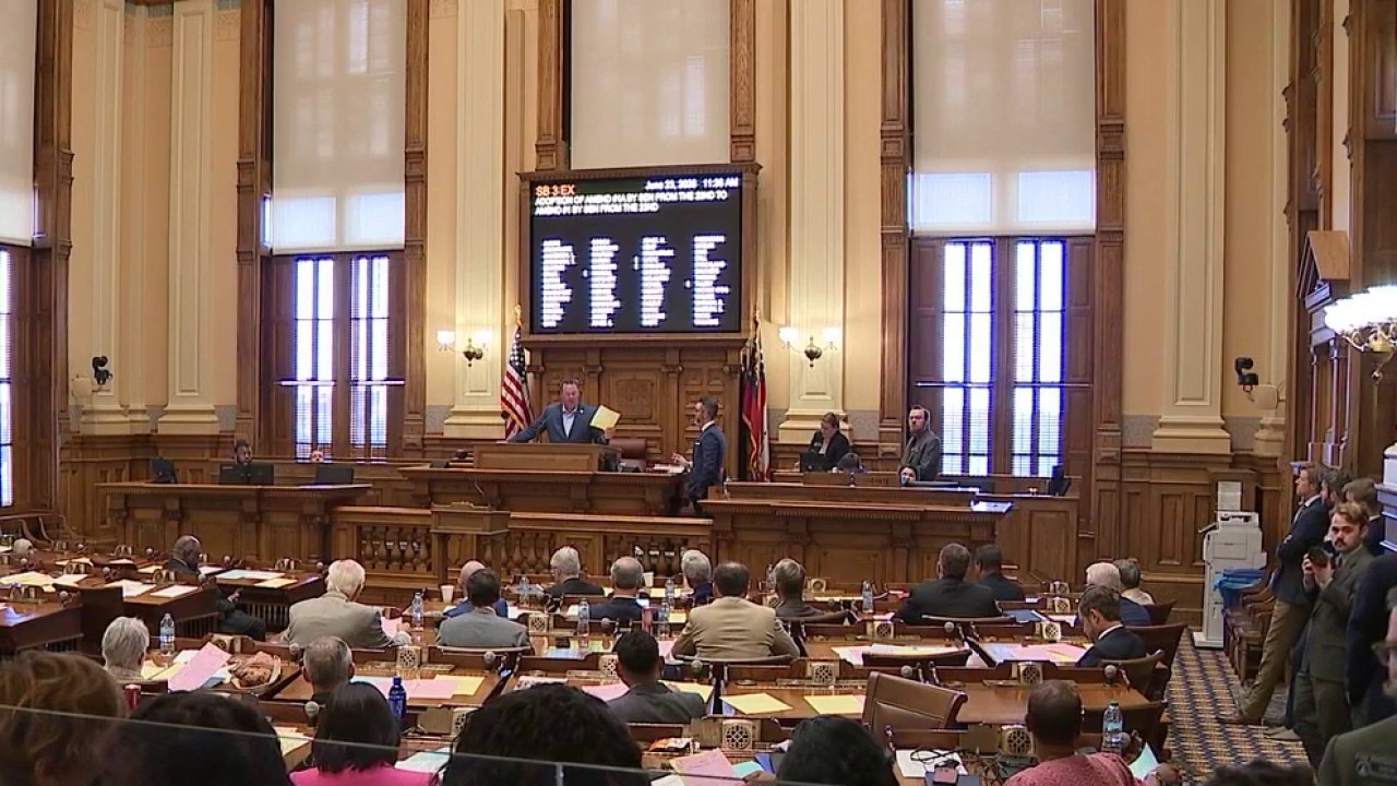 Georgia lawmakers delay ballot QR code deadline