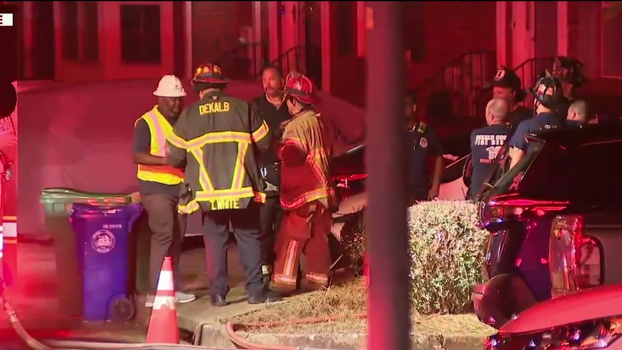 Deck collapses at DeKalb townhome complex
