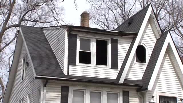 Detroit firefighters rescue mother's children from house blaze