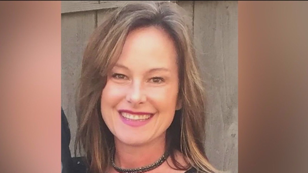 Woman assaulted on American Airlines flight files federal lawsuit