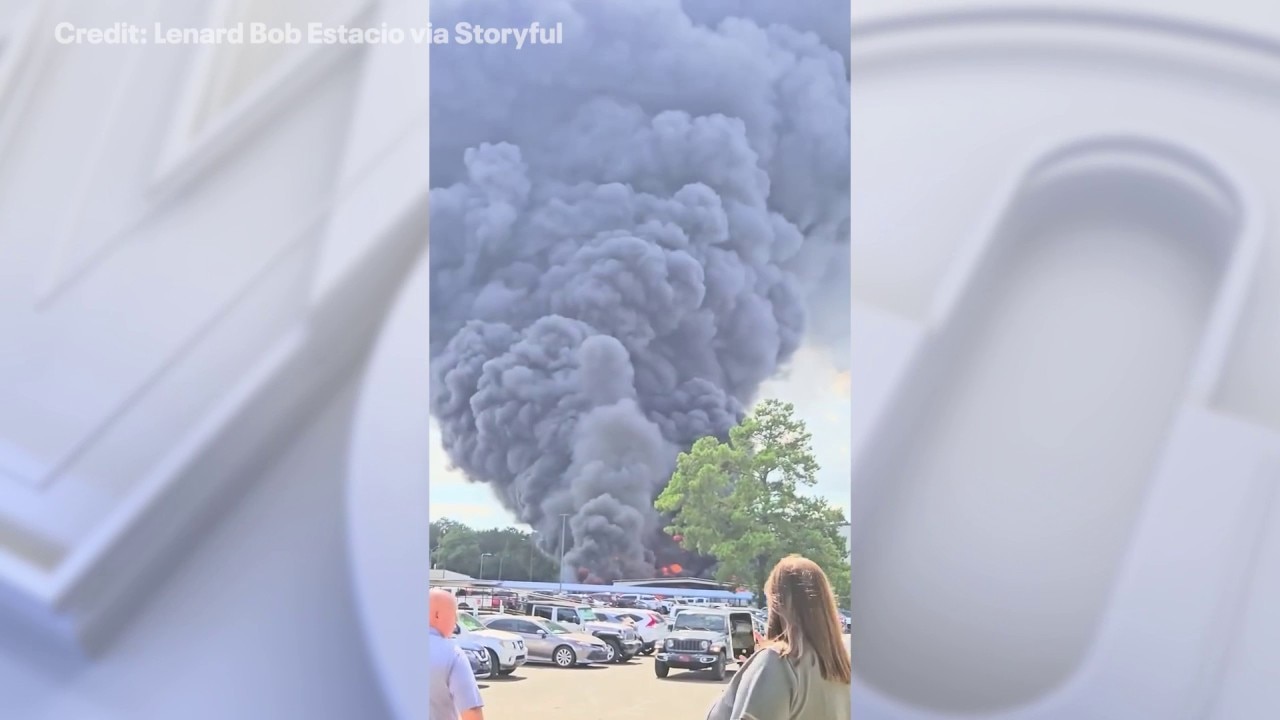 Thick smoke billows from chemical fire in Mississippi