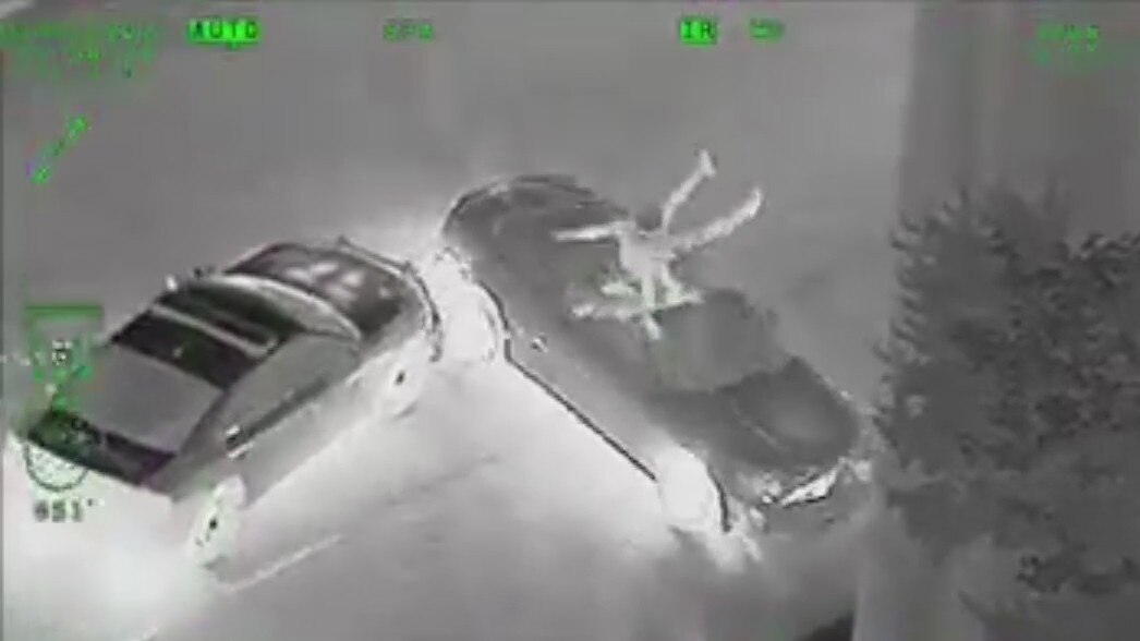 Man jump out of sunroof, runs from police after car chase | FOX 5 Atlanta