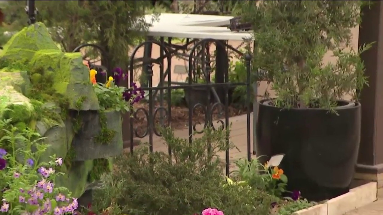 Garden-scale model trains