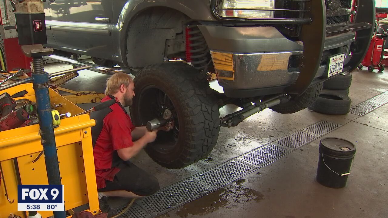 Minnesota motorists left waiting for car repairs
