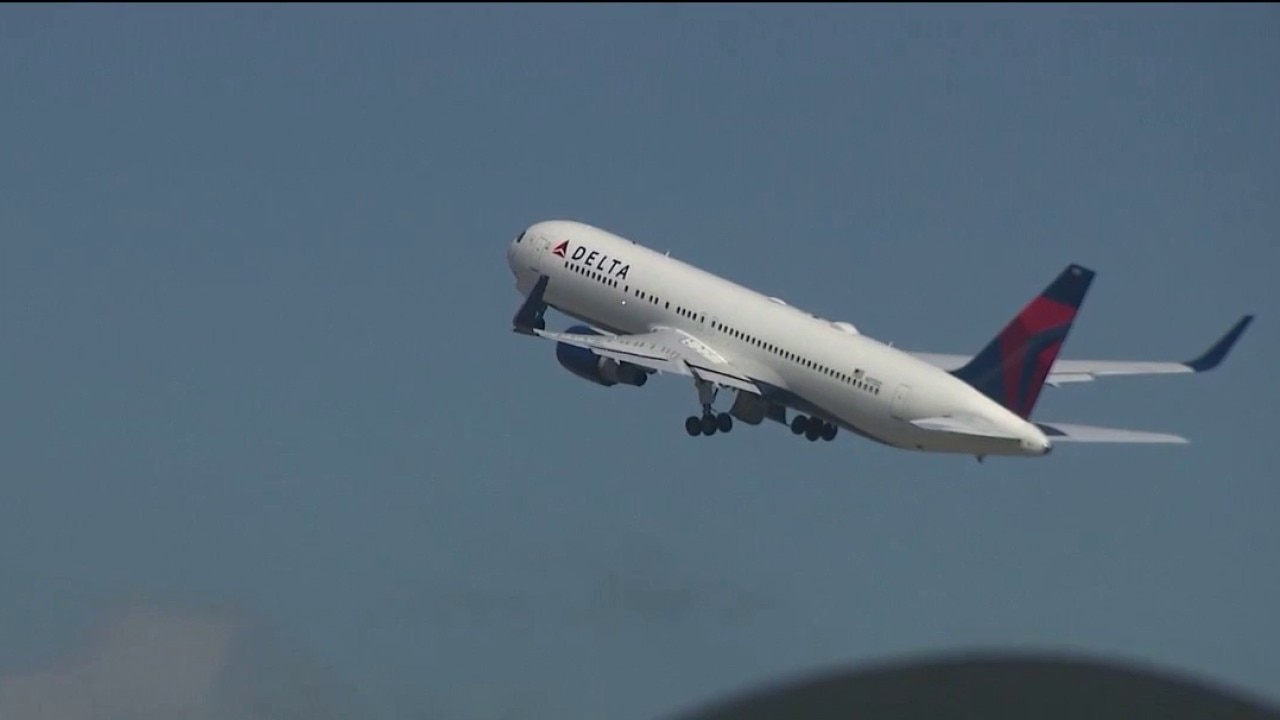 Atlanta holiday travel brings heavy airport crowds