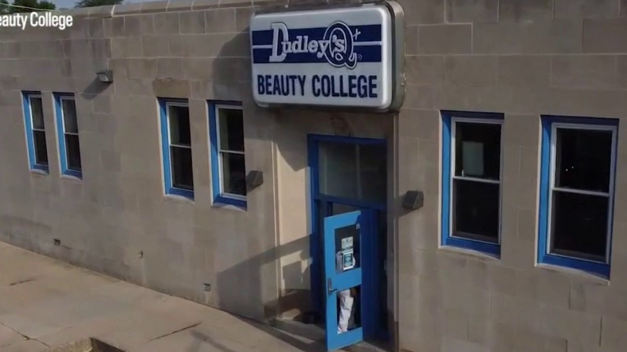 Beyonce backs Chicago beauty school