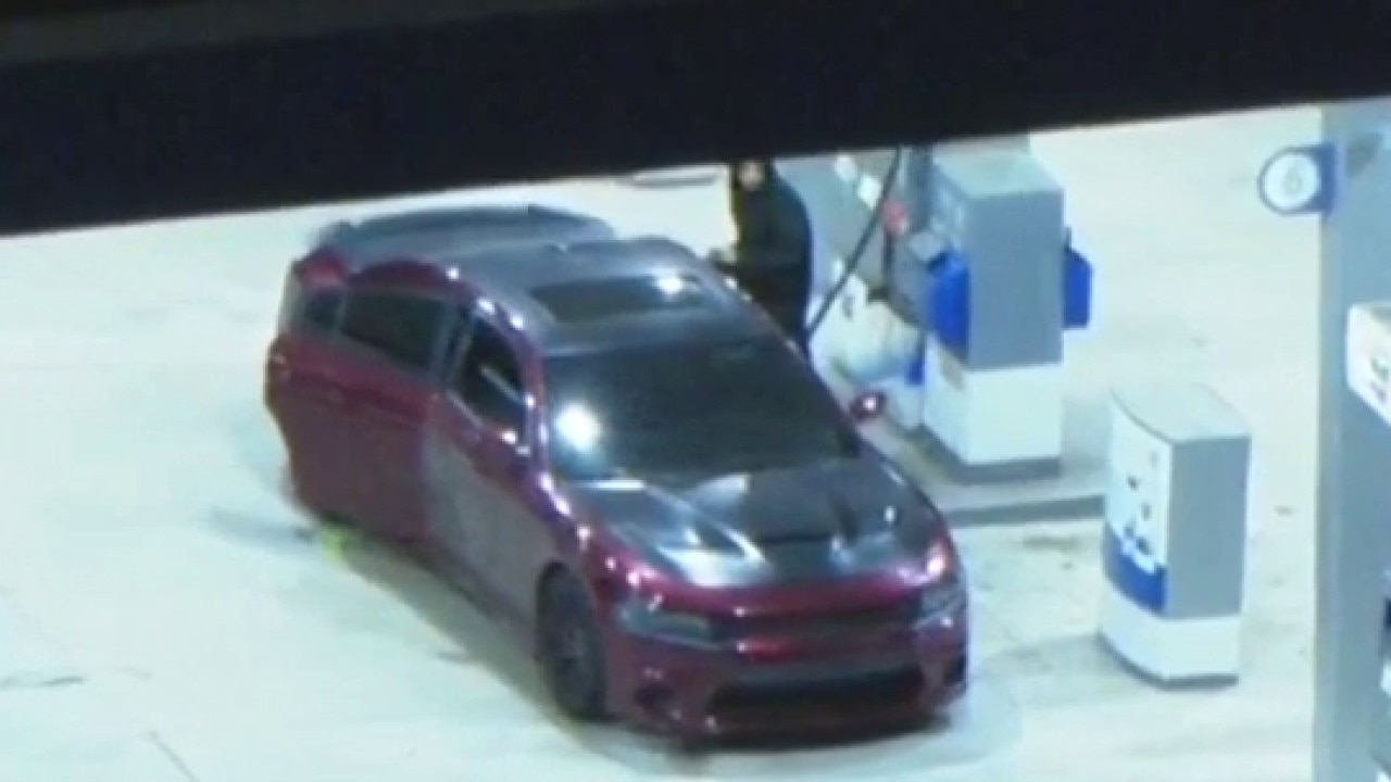 Police chase suspect stops, fills full tank of gas