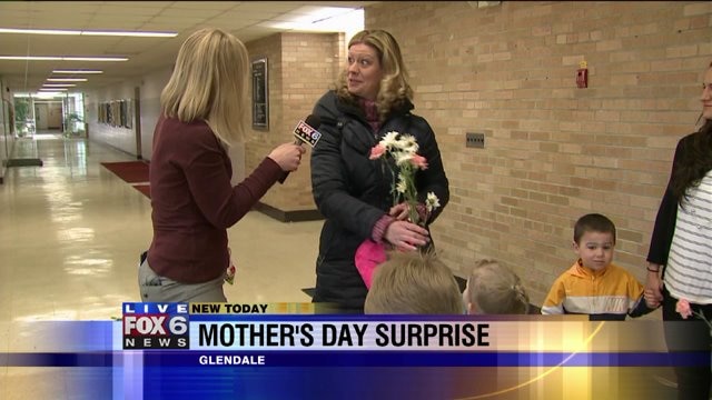 Laura surprises some deserving moms with flowers