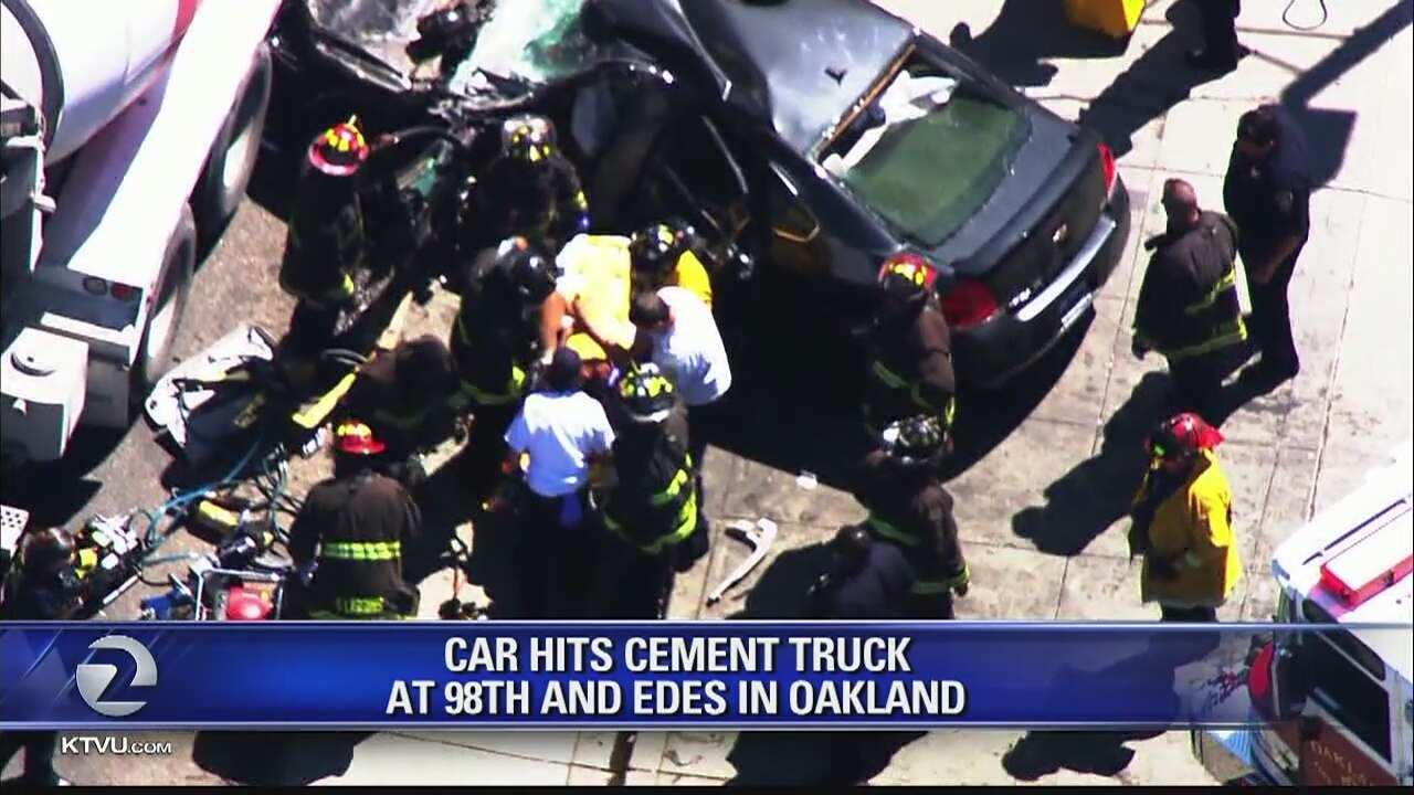 Assault suspect crashes into cement truck in East Oakland after police chase