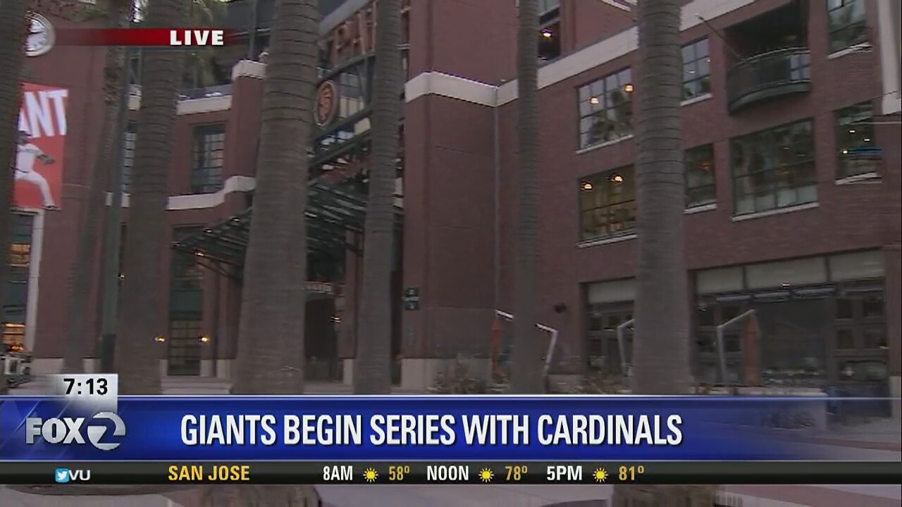 Giants begin series with Cardinals