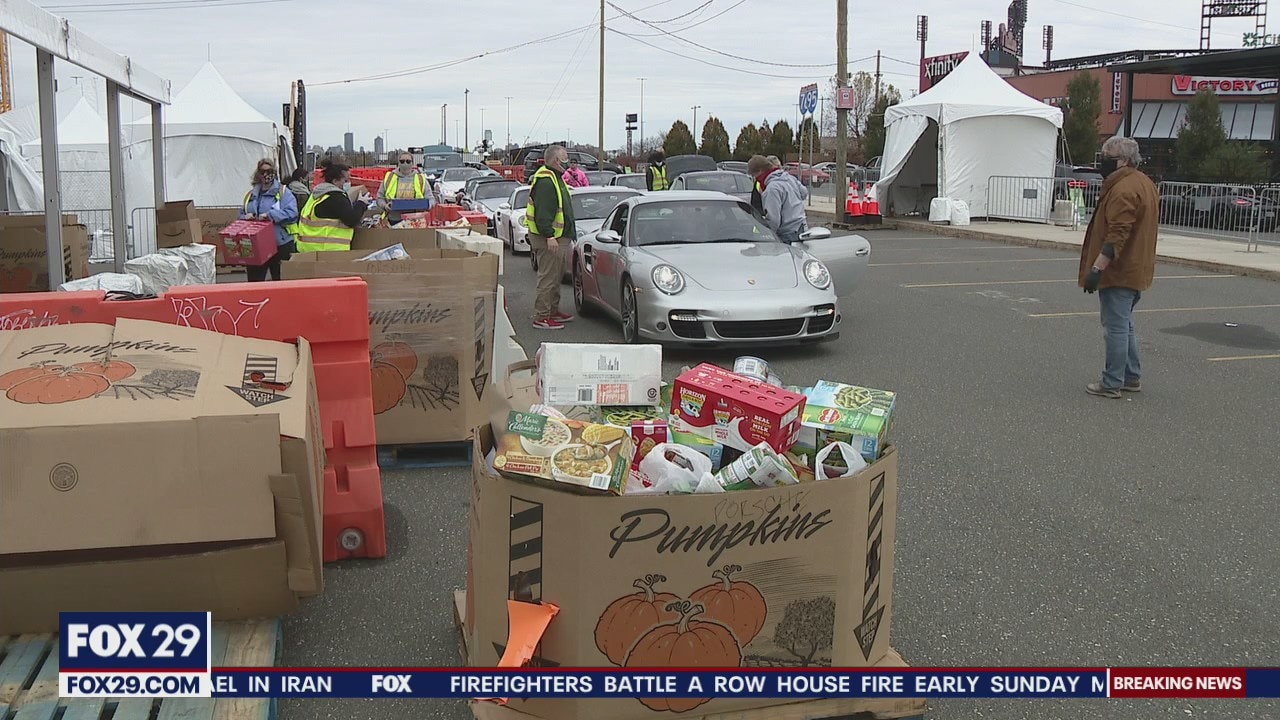 Local car clubs participate in Fill a Trunk food drive
