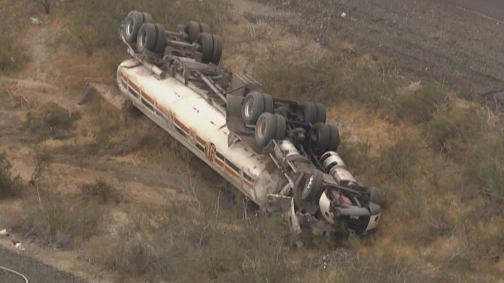 Rolled semi leaking diesel fuel on I-10