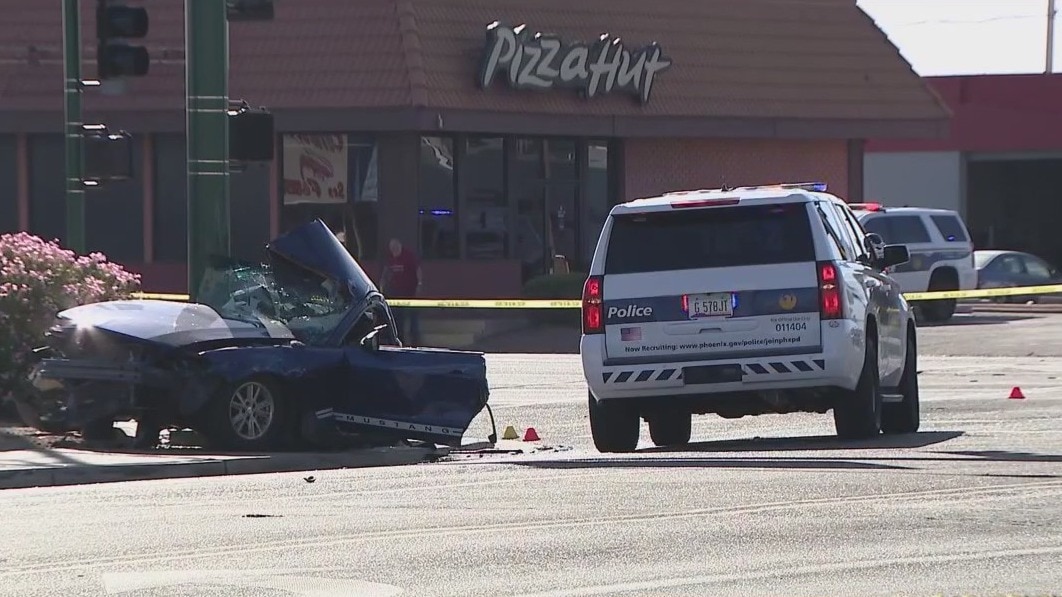 Man dies after crash at Phoenix intersection | FOX 10 Phoenix