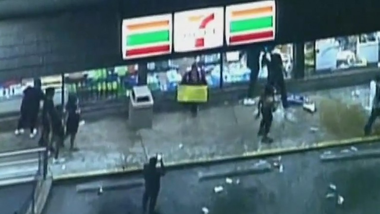 4 police officers shot in St. Louis