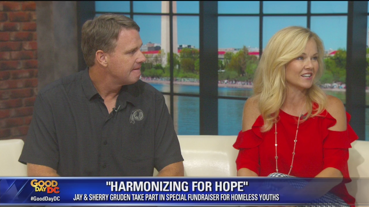 Jay and Sherry Gruden take part in fundraiser for homeless youths