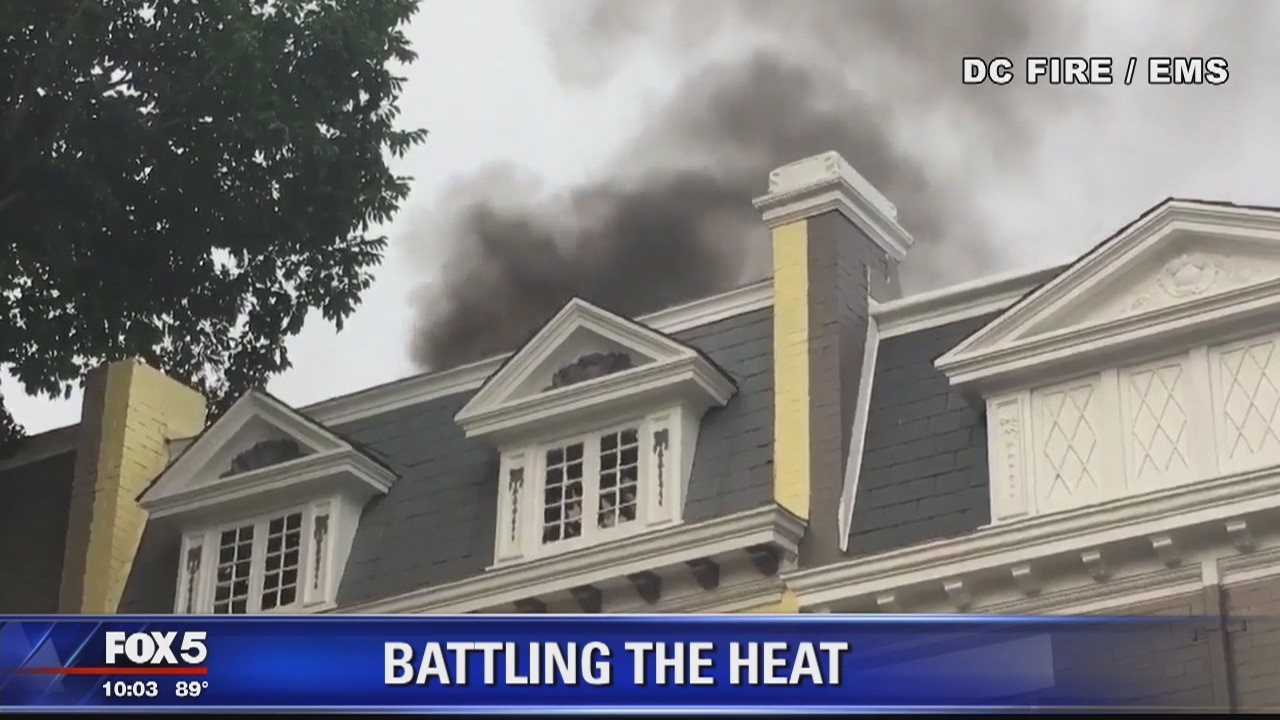 Firefighter hurt in Northeast DC rowhouse fire