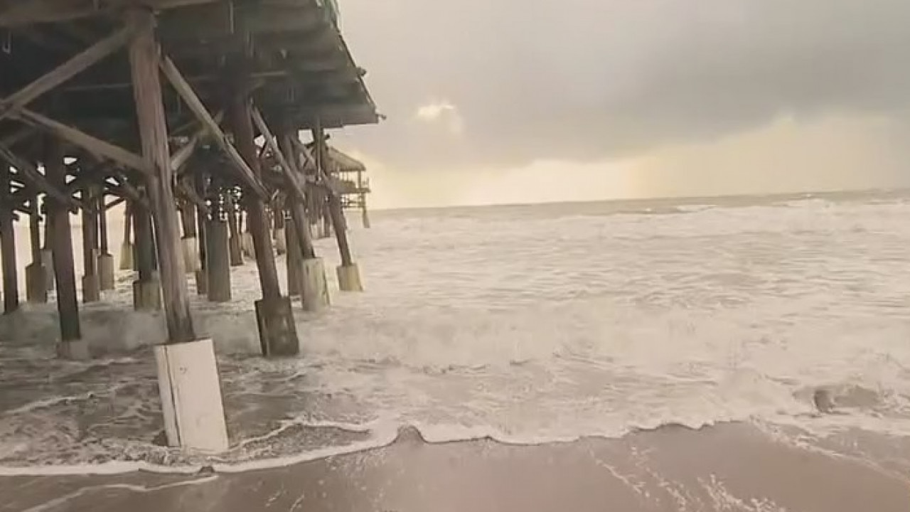 Winds and rain start to pick at Cocoa Beach as Tropical Storm Isaias nears