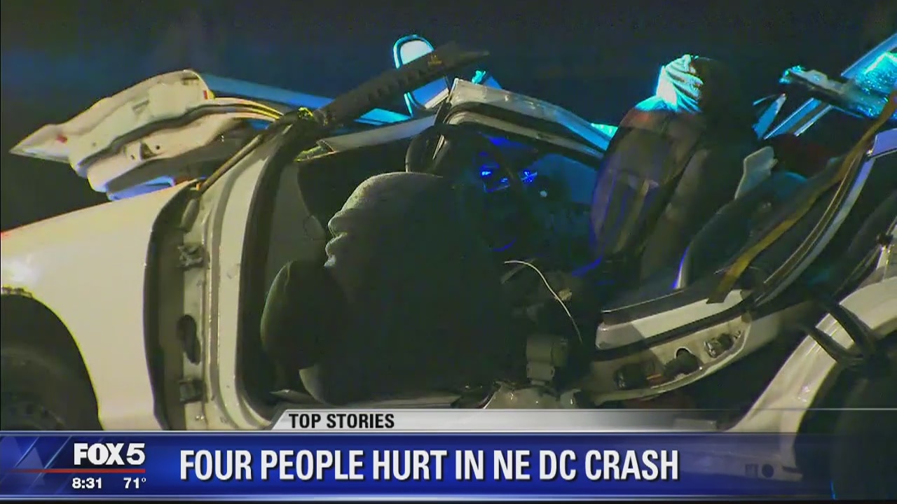 4 hurt in early morning crash in Northeast DC