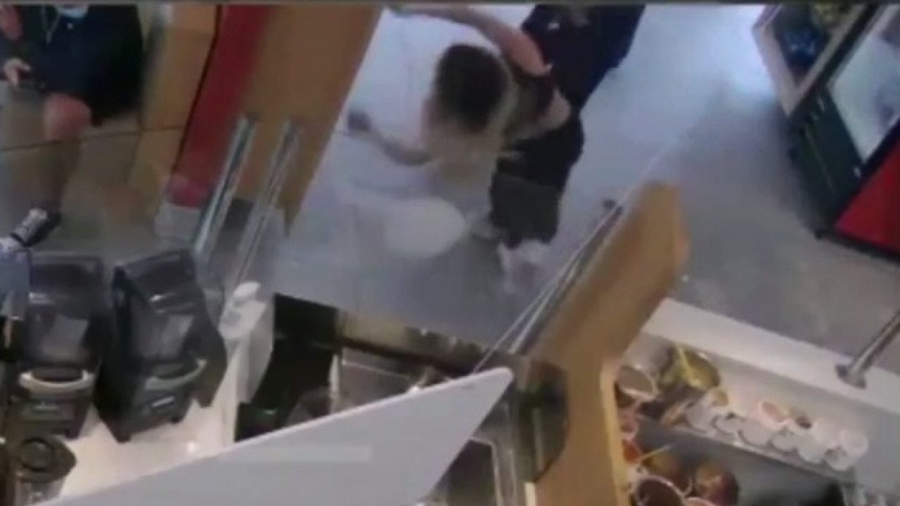 Florida Smoothie King turns into brawl after man shoves woman