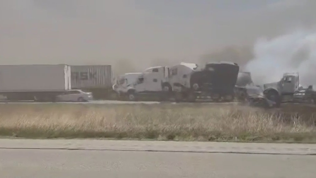 'Dust storm' causes large crash in downstate Illinois