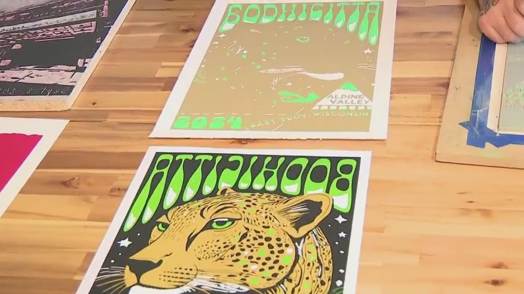 Promotes and commemorates a special concert