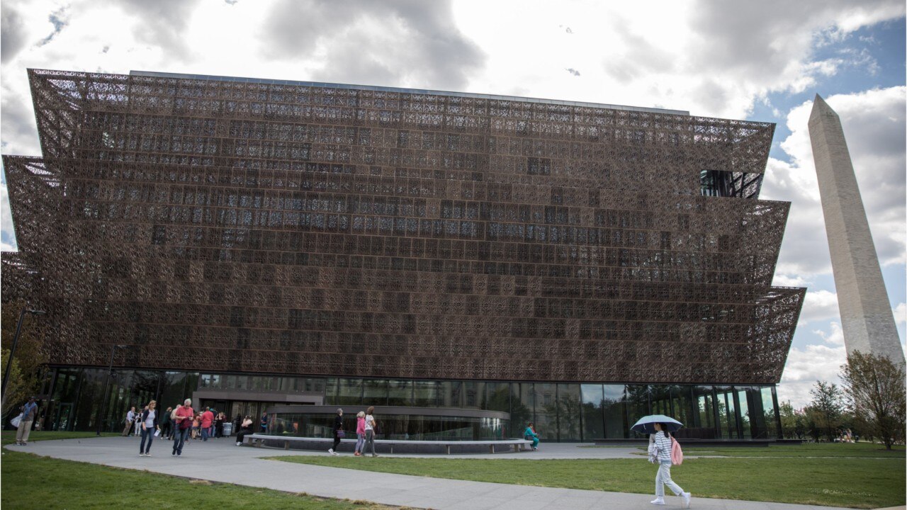 White student allegedly spits on black visitor at African American history museum during class trip