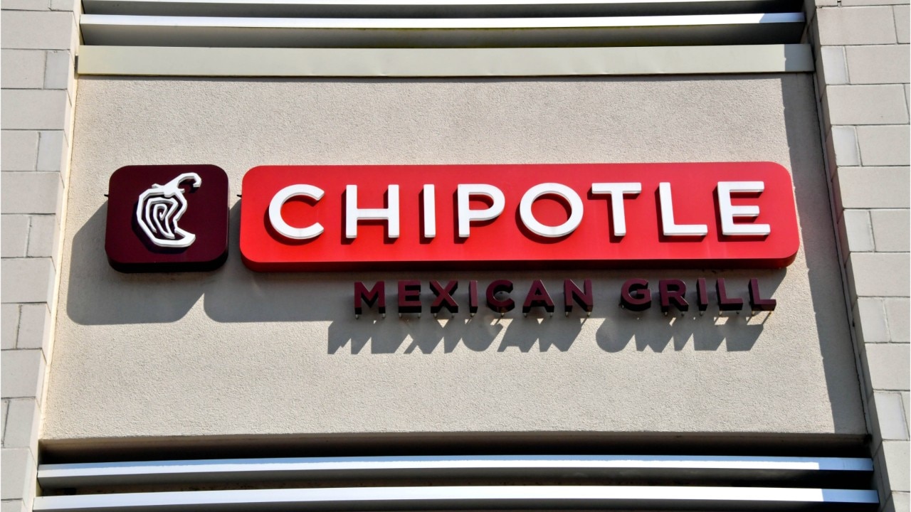 Chipotle expands education benefit to cover business, tech degrees