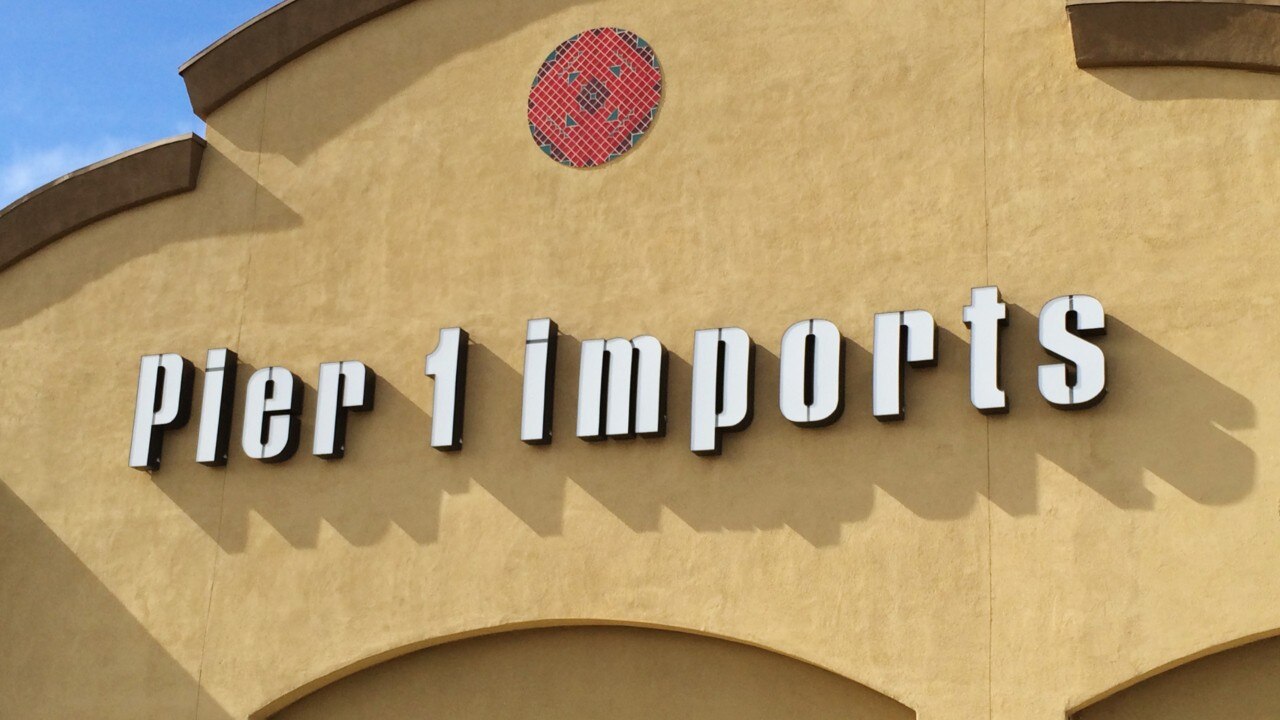 Pier 1 Imports to close up to 450 stores