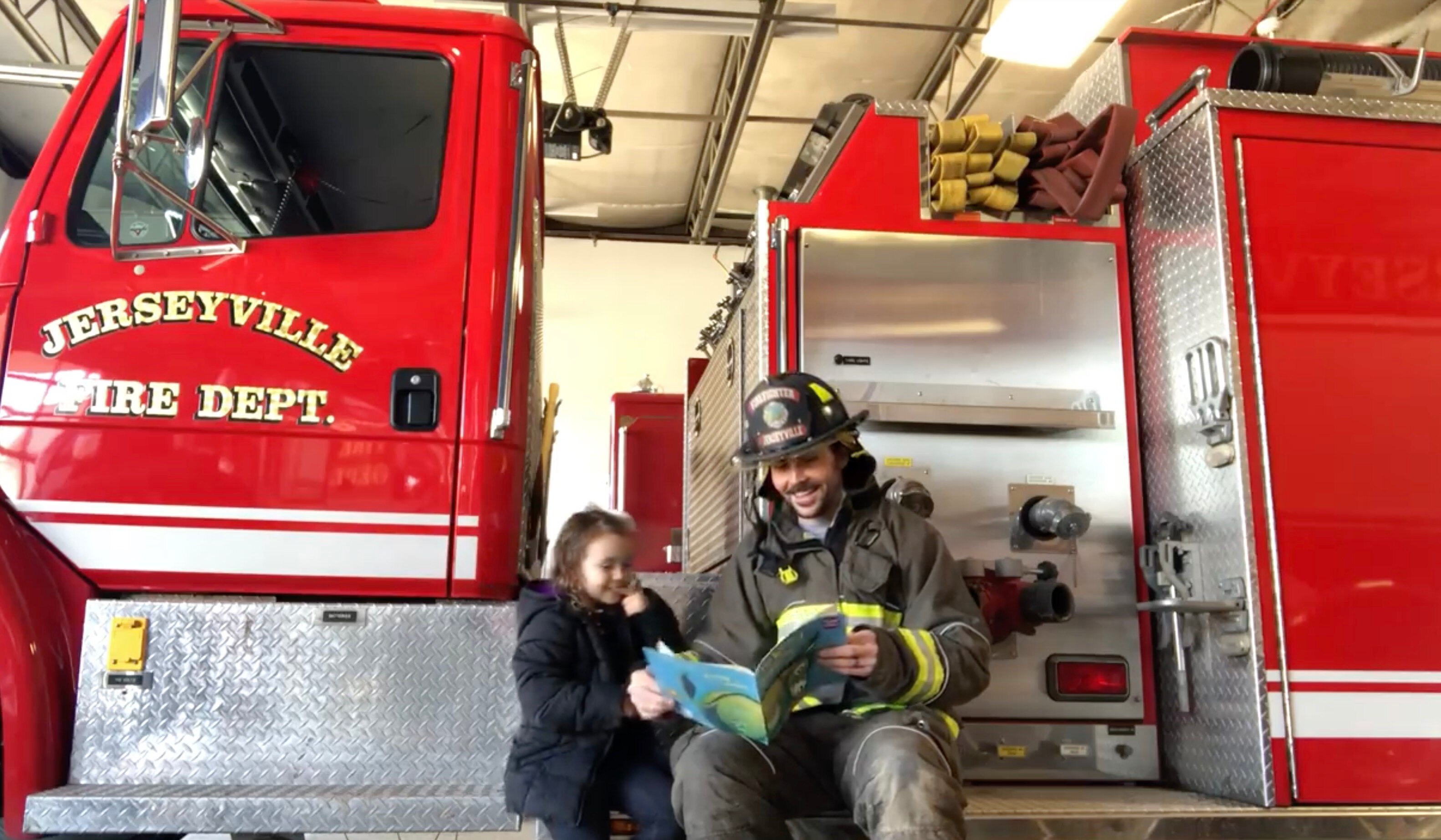 Illinois firefighter encourages reading during quarantine