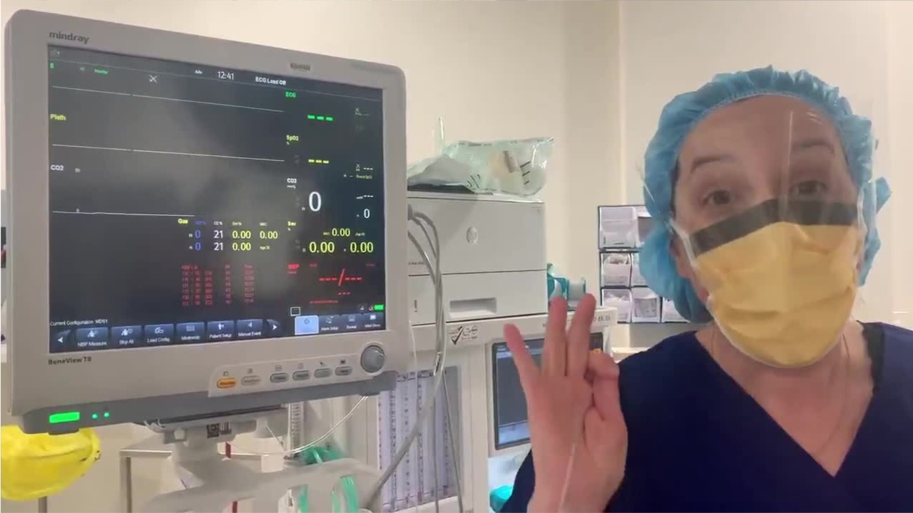 Doctor shows how prolonged mask-wearing does not lead to CO2 retention