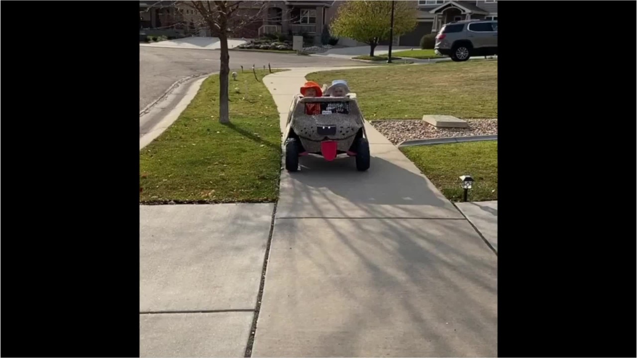 Twin Girls dress up in 'Dumb and Dumber' costumes in Greeley, Colorado