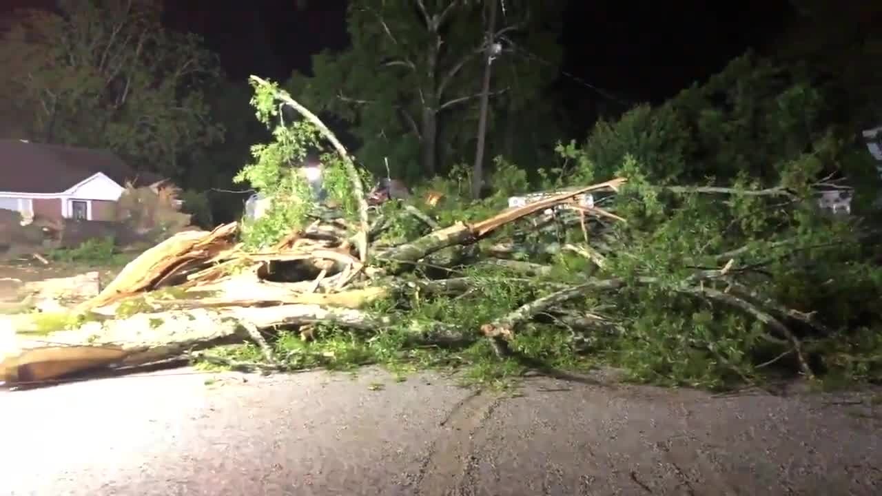 Tornado rips through Calhoun City, Mississippi