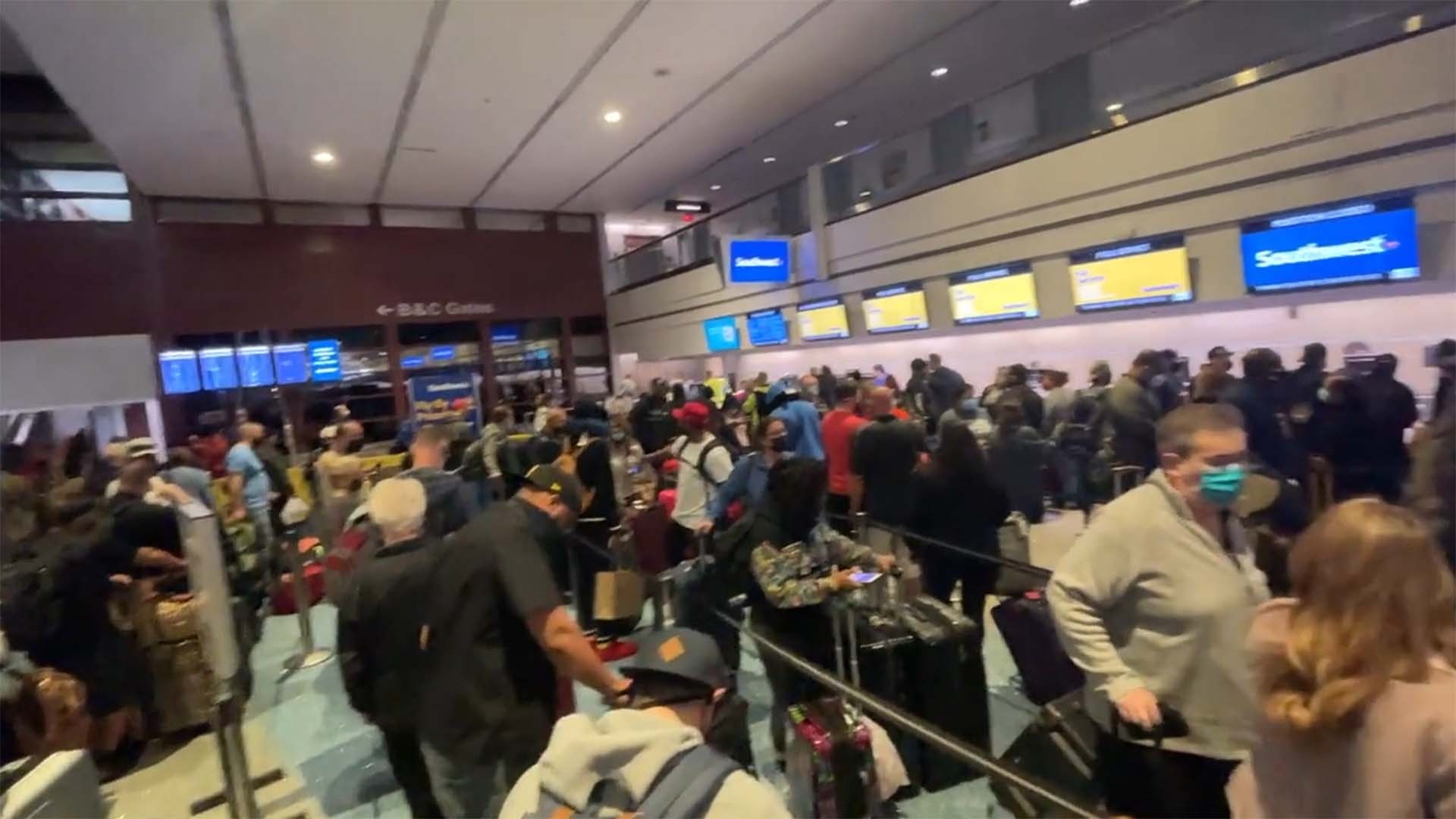 Long lines seen at Las Vegas Airport as Southwest Airlines says 'normal operation' resumes