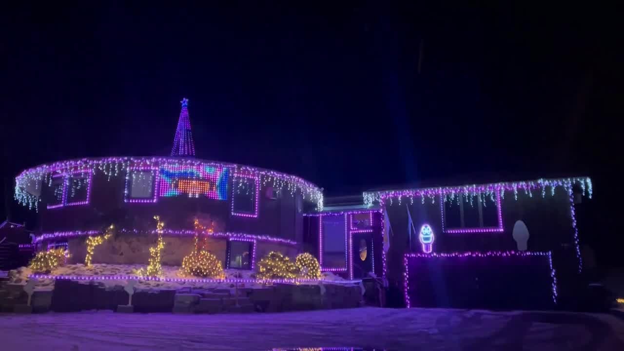Upstate New York man lights up neighborhood for the holidays
