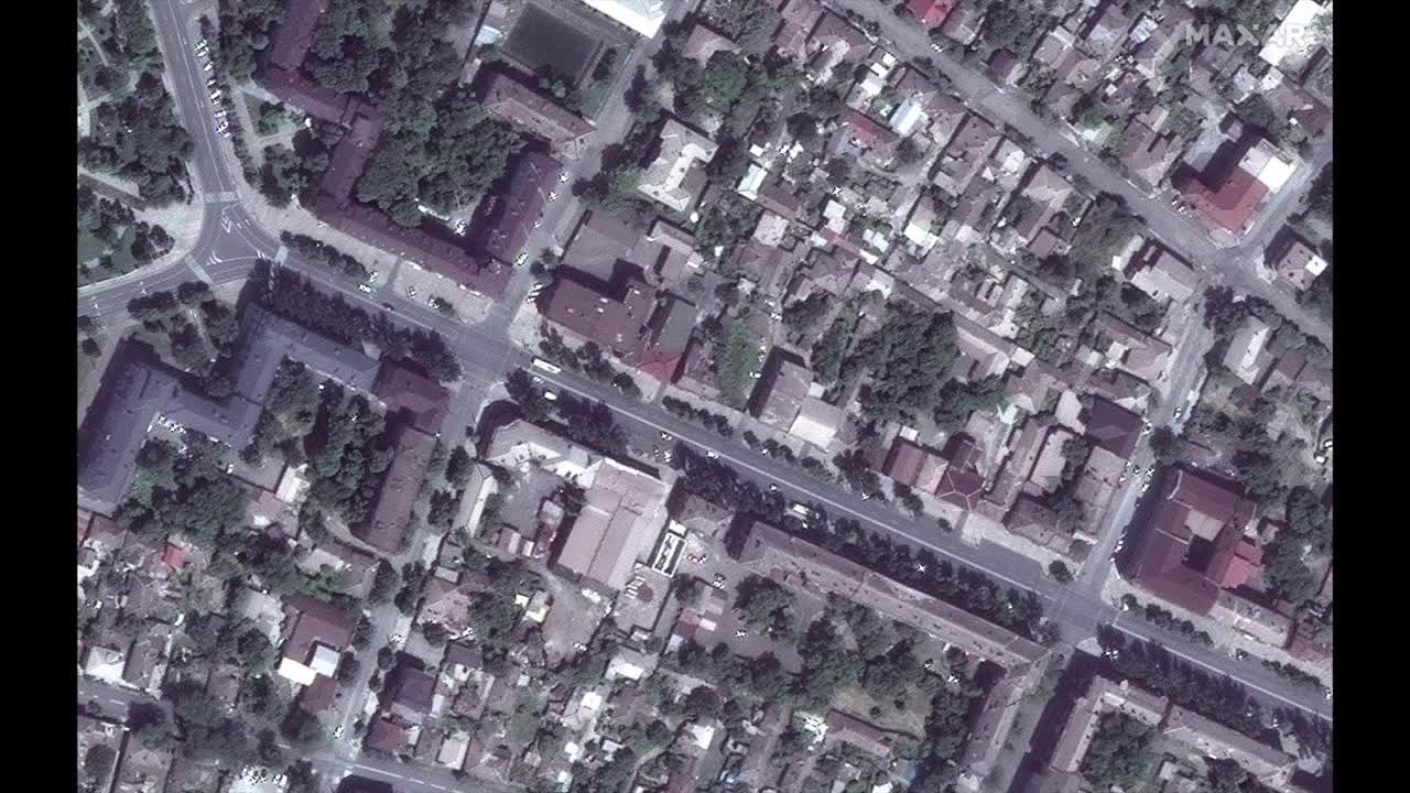Satellite imagery shows widespread destruction, long queues for supermarkets in Mariupol