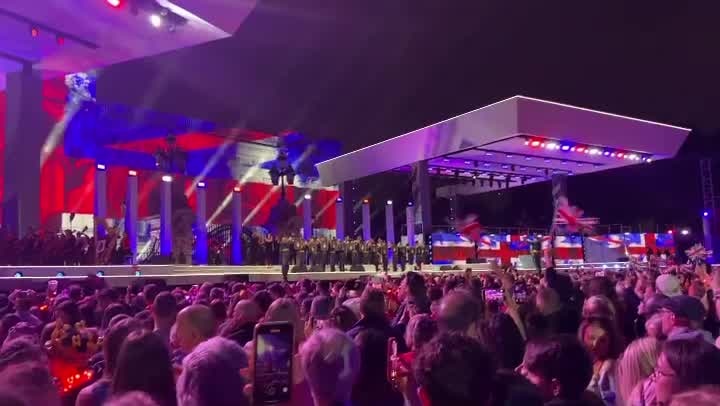 Platinum Jubilee: Buckingham Palace lit up as massive crowd sings 'God Save the Queen'