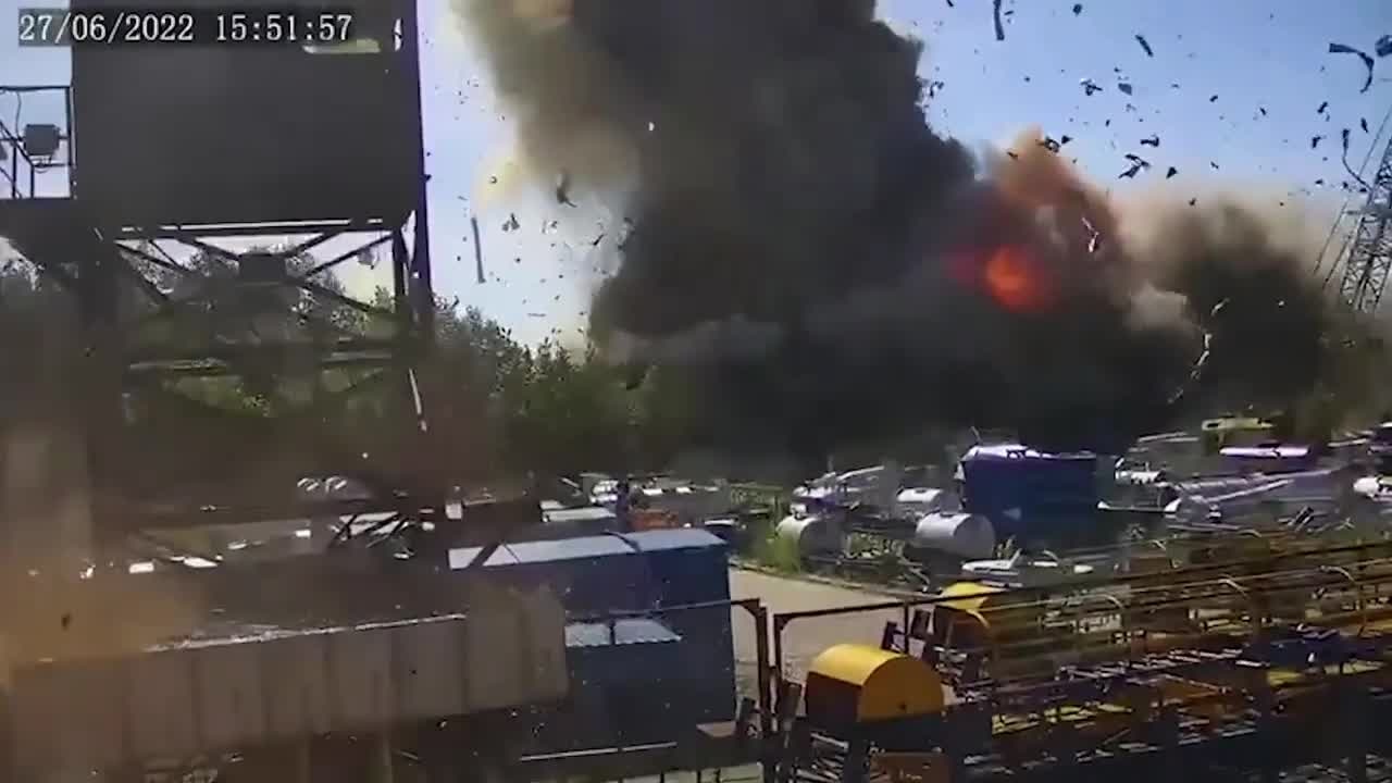 Video shows moment of missile struck Ukrainian Shopping Mall Captured by CCTV