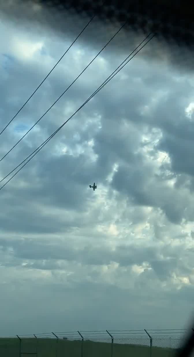 Pilot threatening to crash plane in Mississippi