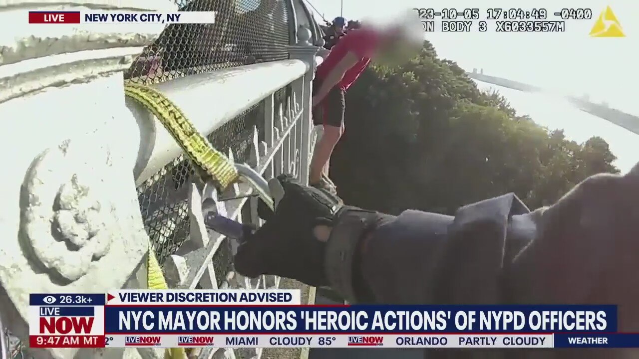 NYC Mayor honors 'heroic actions' of NYPD