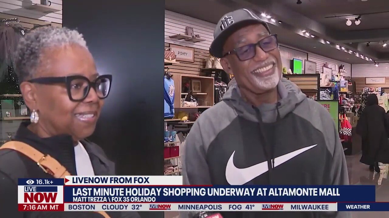 Super Saturday shopping before Christmas Day
