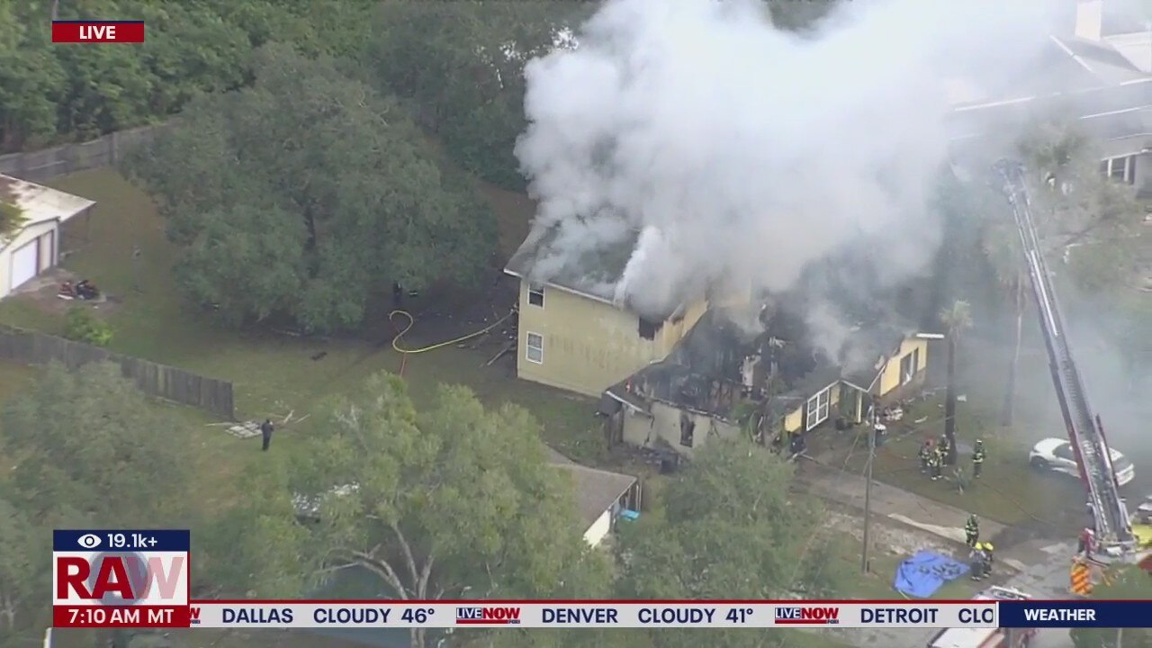 Florida deputy shot, suspect blows up house