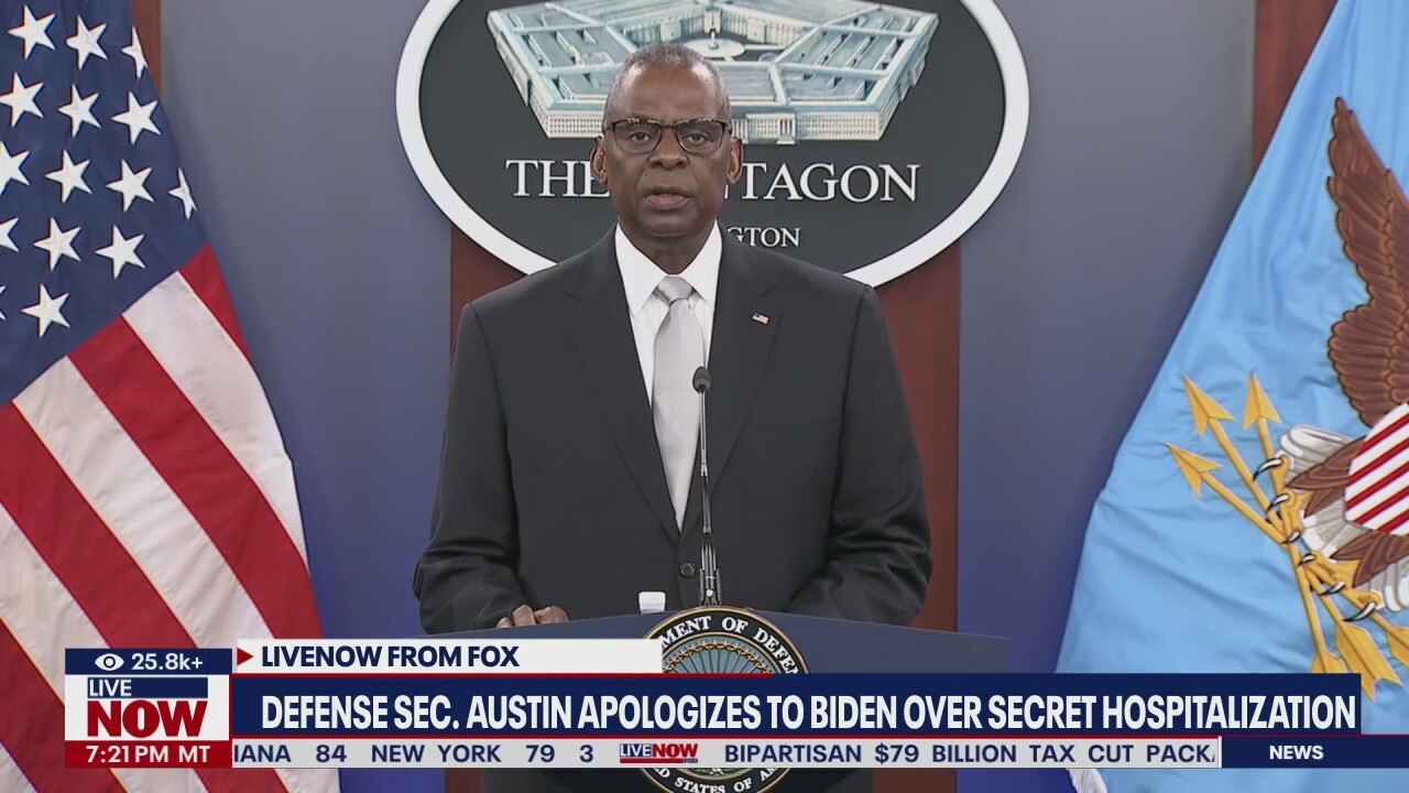 Defense Sec. apologizes for secret hospitalization