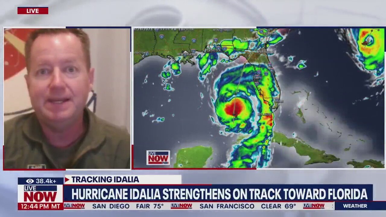 Hurricane Hunters keep an eye on Idalia