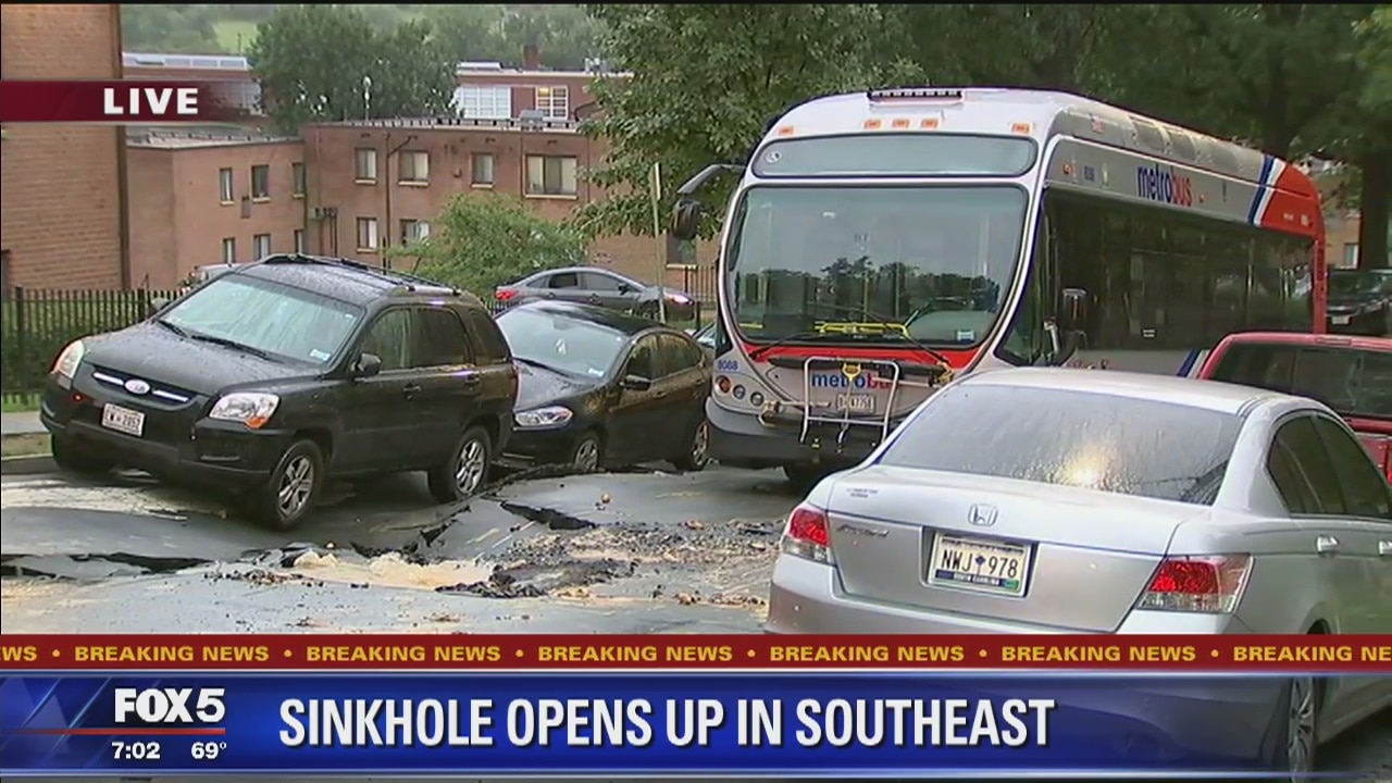 Sinkhole strands Metrobus, other vehicles in Southeast DC
