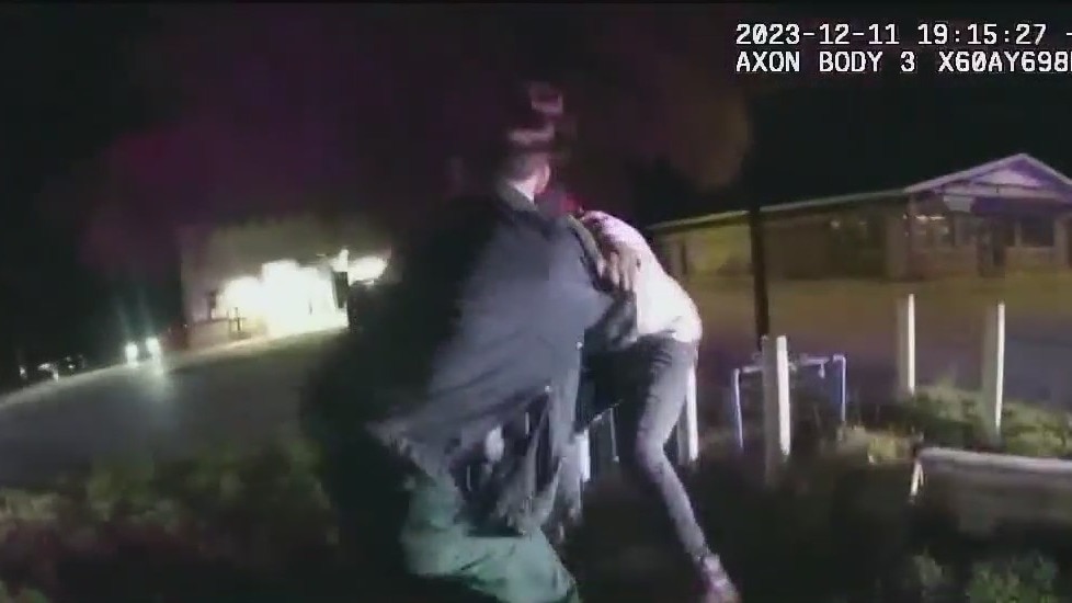 Man tased twice drags deputy nearly 50 feet