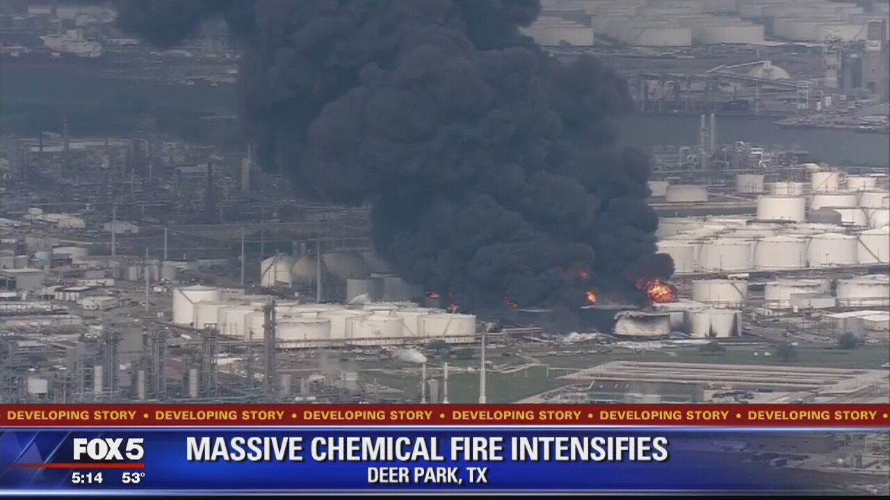 Massive chemical fire in Texas intensifies