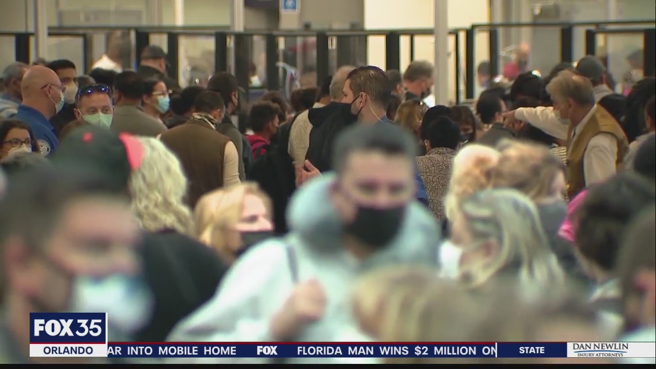Long lines at Orlando International Airport during Thanksgiving weekend
