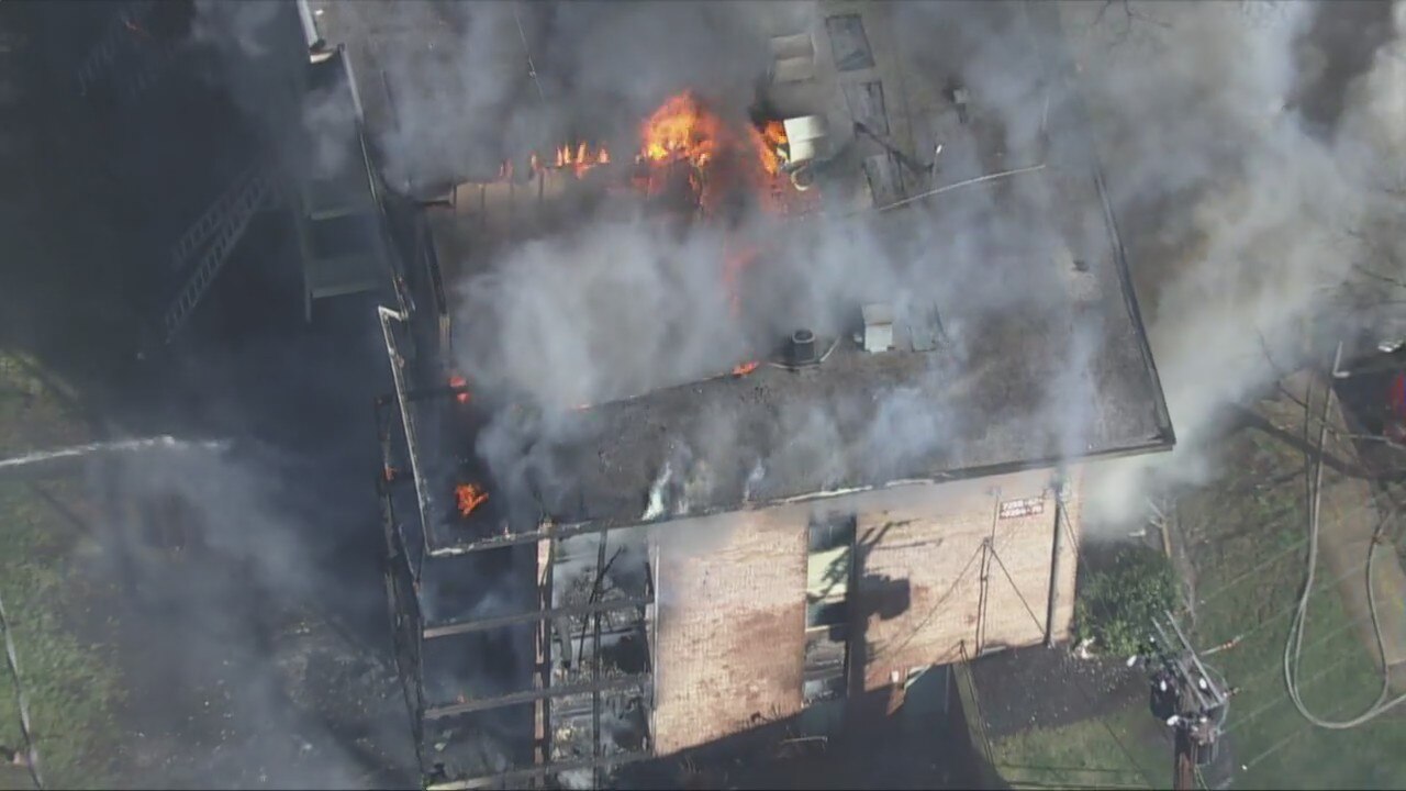 Chopper flies over building fire in Prince George's County