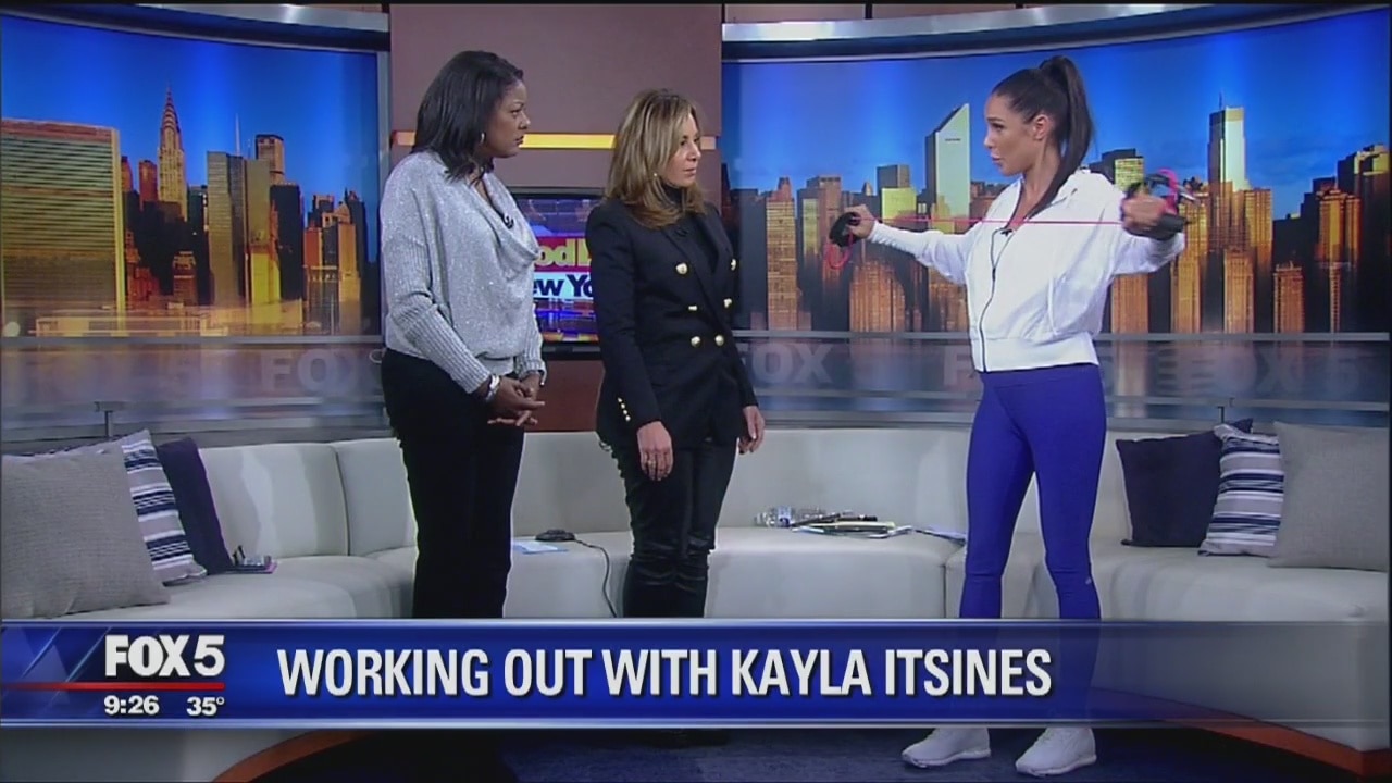 Working out with pregnant Kayla Itsines