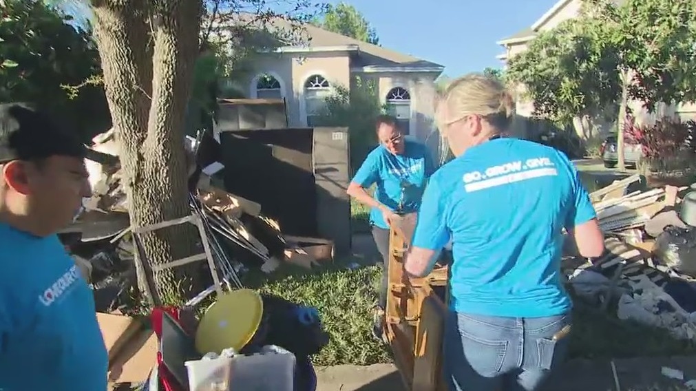 Central Florida church pitches in to remove furniture from flooded homes